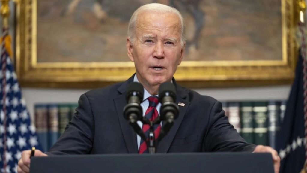 Biden Halts Student Loan Payments