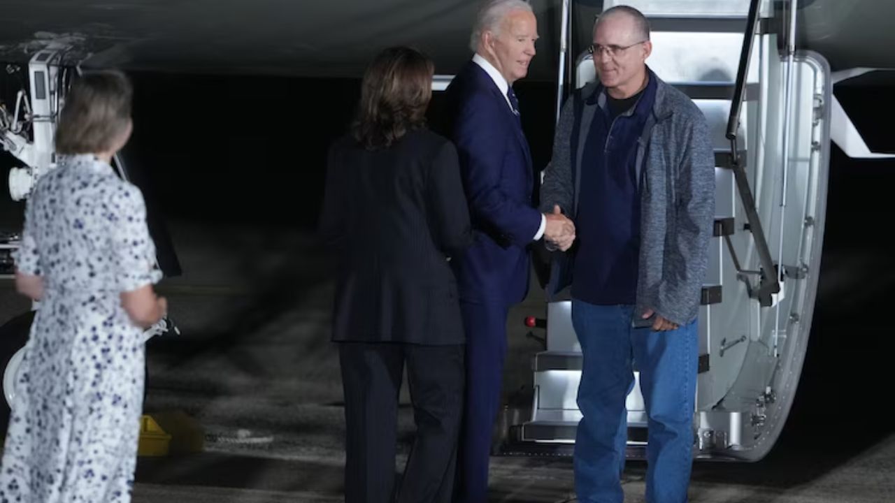 Former U.S. Marine Paul Whelan greeted by Joe Biden and Kamal Hariss